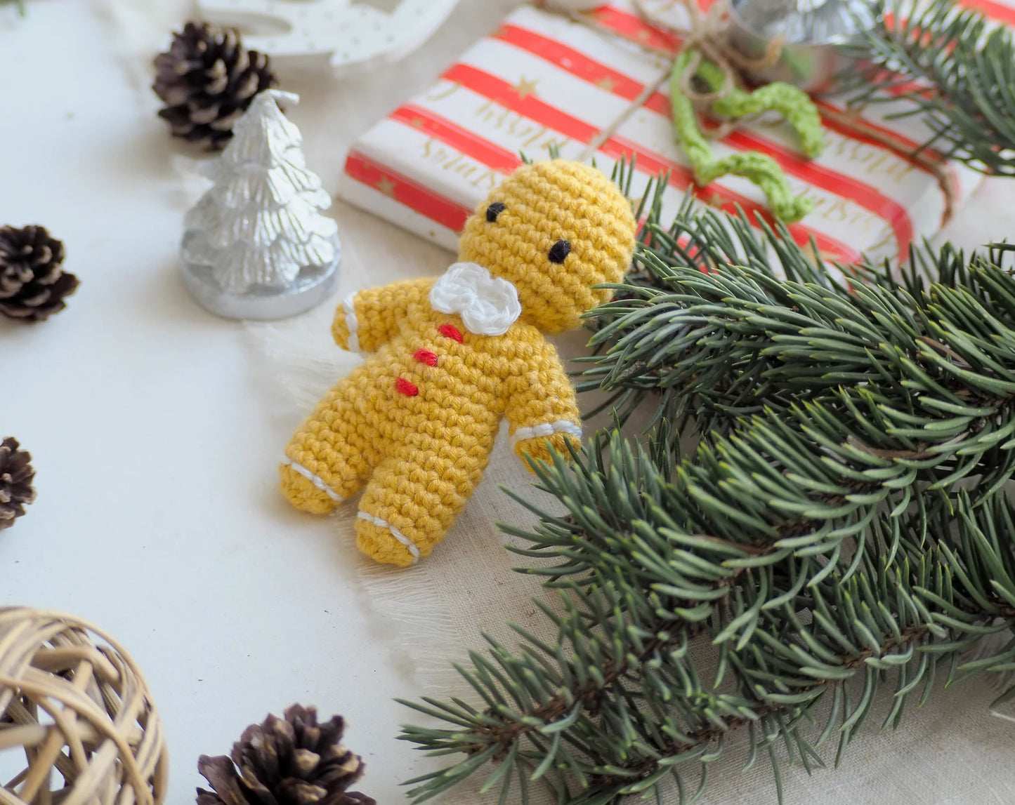 Rnata™ - Holiday Magic Wreath Crochet Pattern PDF
