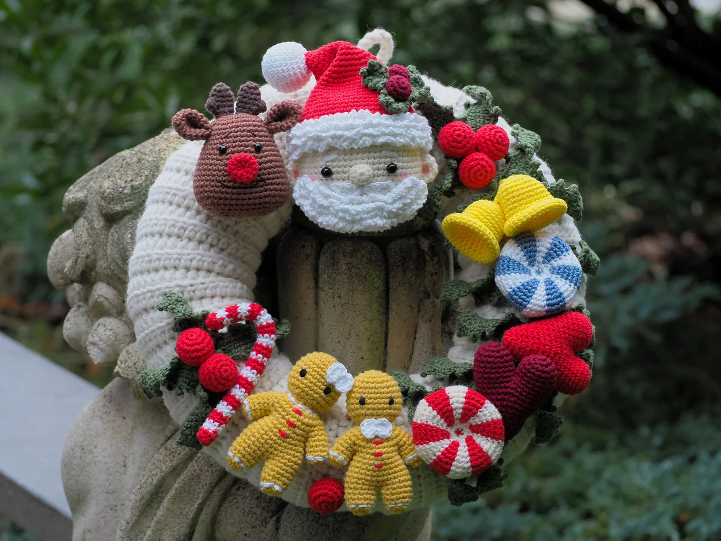 Rnata™ - Holiday Magic Wreath Crochet Pattern PDF