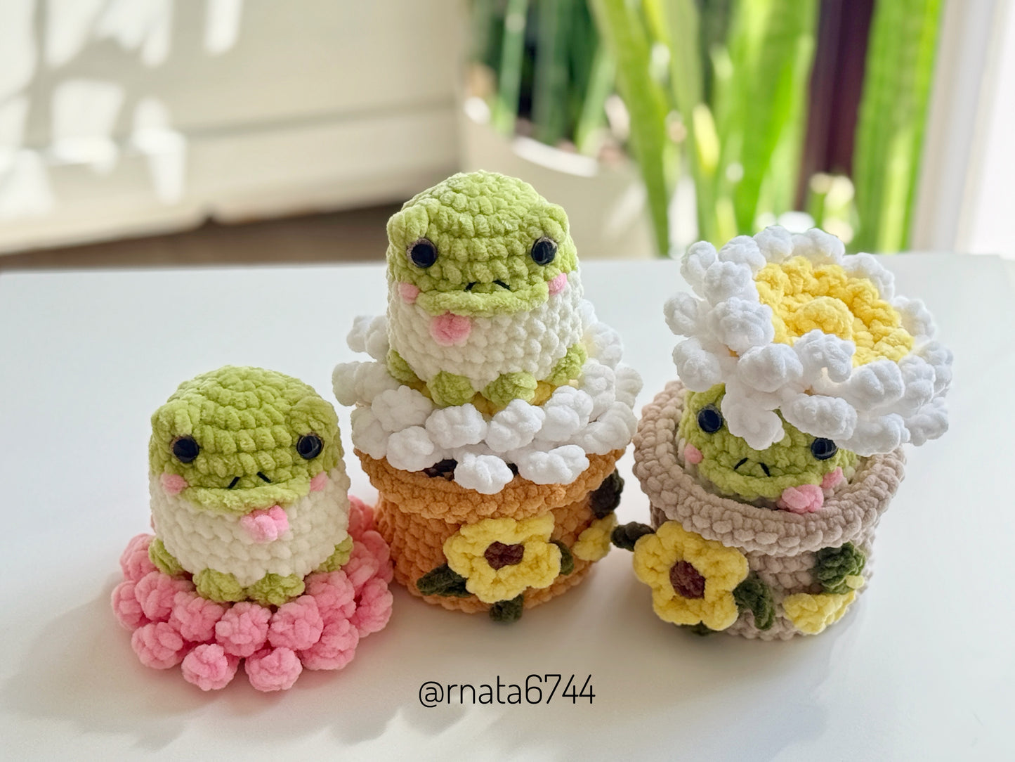 Rnata - Crochet Flower Pot with Frog Pattern (PDF)