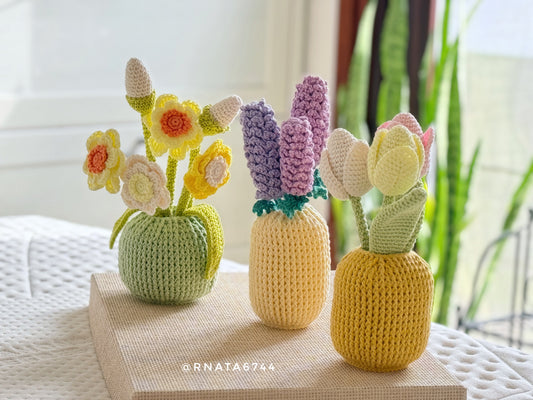 Rnata - Crochet Flowers in Vase Pattern: Tulips, Daffodils, Lavender (PDF)