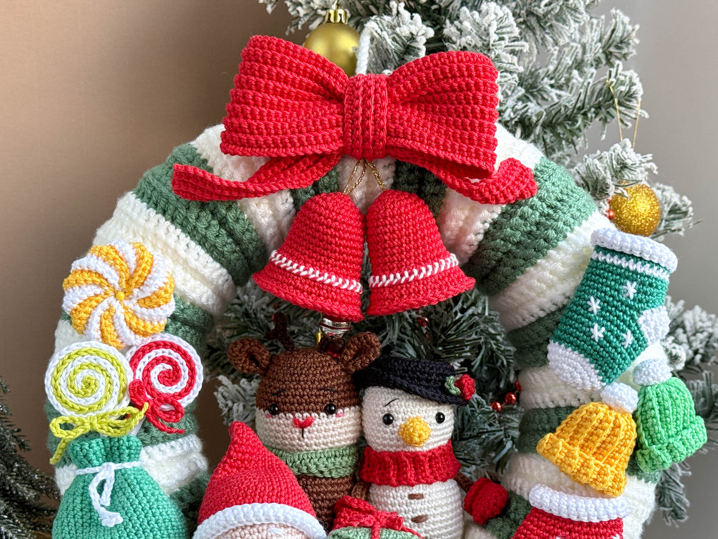 Rnata - Festive Christmas Wreath Crochet Pattern PDF