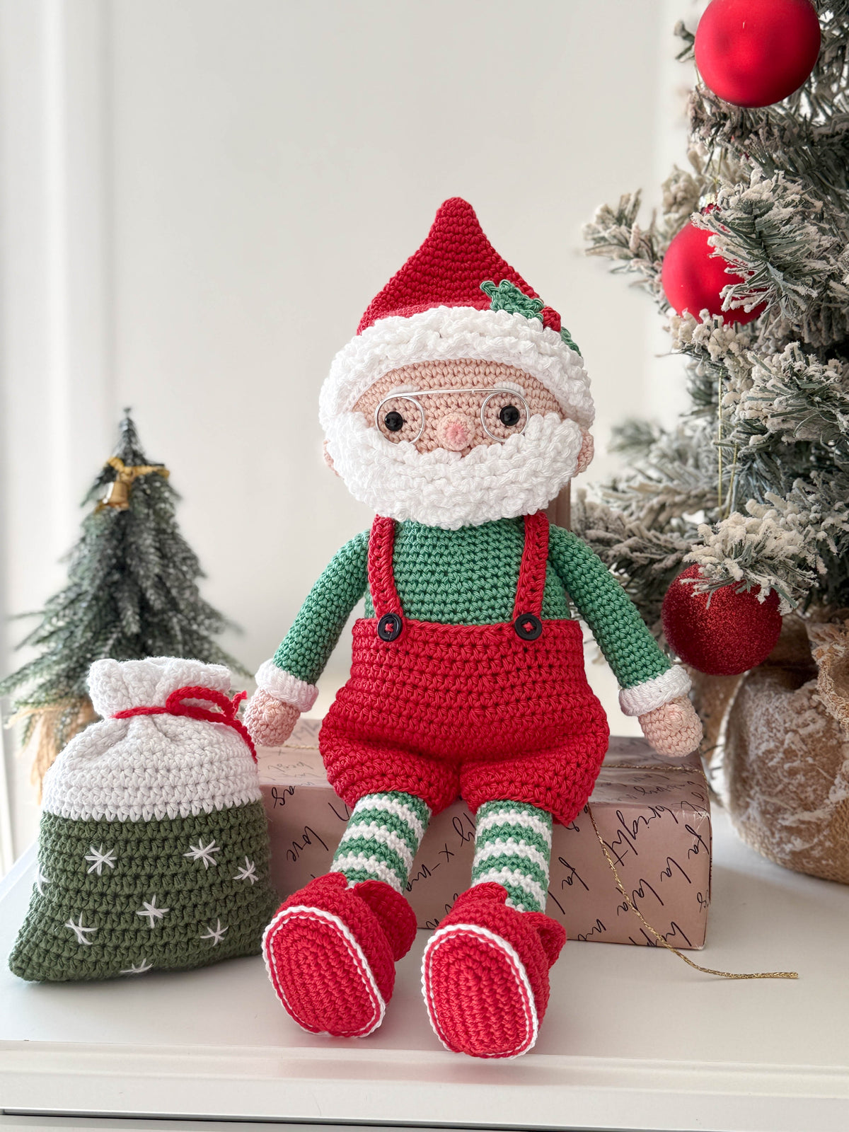 Rnata - Christmas Santa & Mrs. Claus Pattern, Christmas Amigurumi Dolls PDF