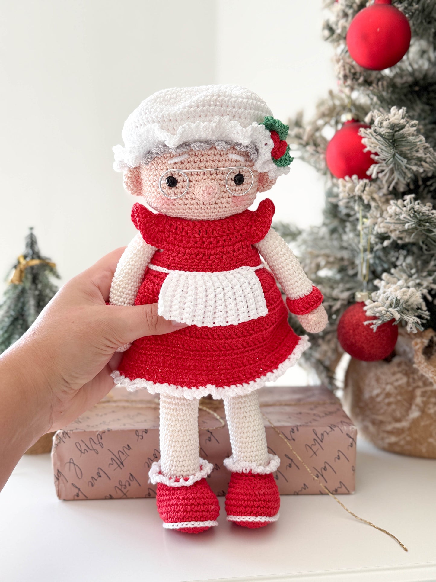 Rnata - Christmas Santa & Mrs. Claus Pattern, Christmas Amigurumi Dolls PDF
