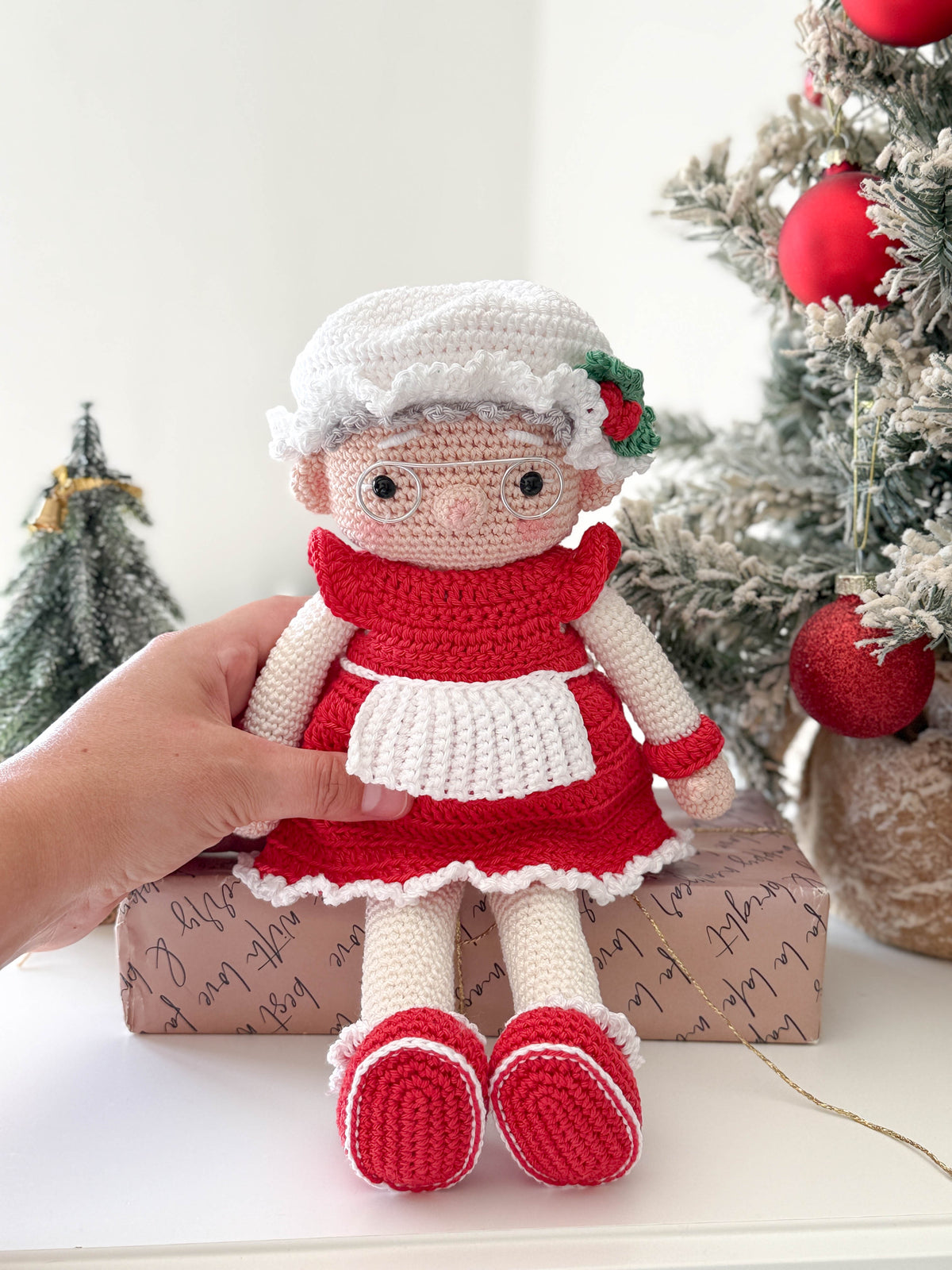 Rnata - Christmas Santa & Mrs. Claus Pattern, Christmas Amigurumi Dolls PDF