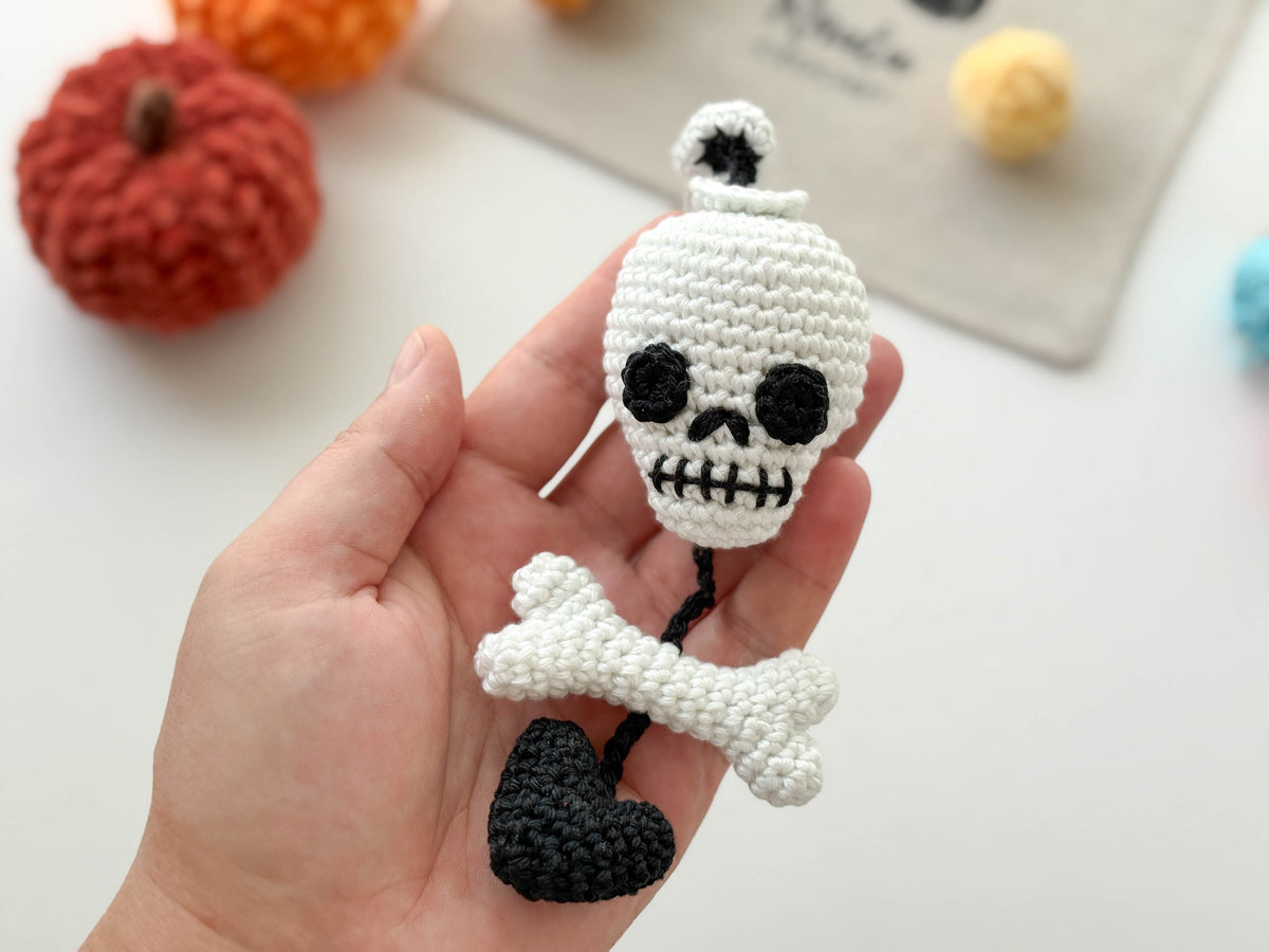 Rnata - Halloween Hang Garland Pattern PDF