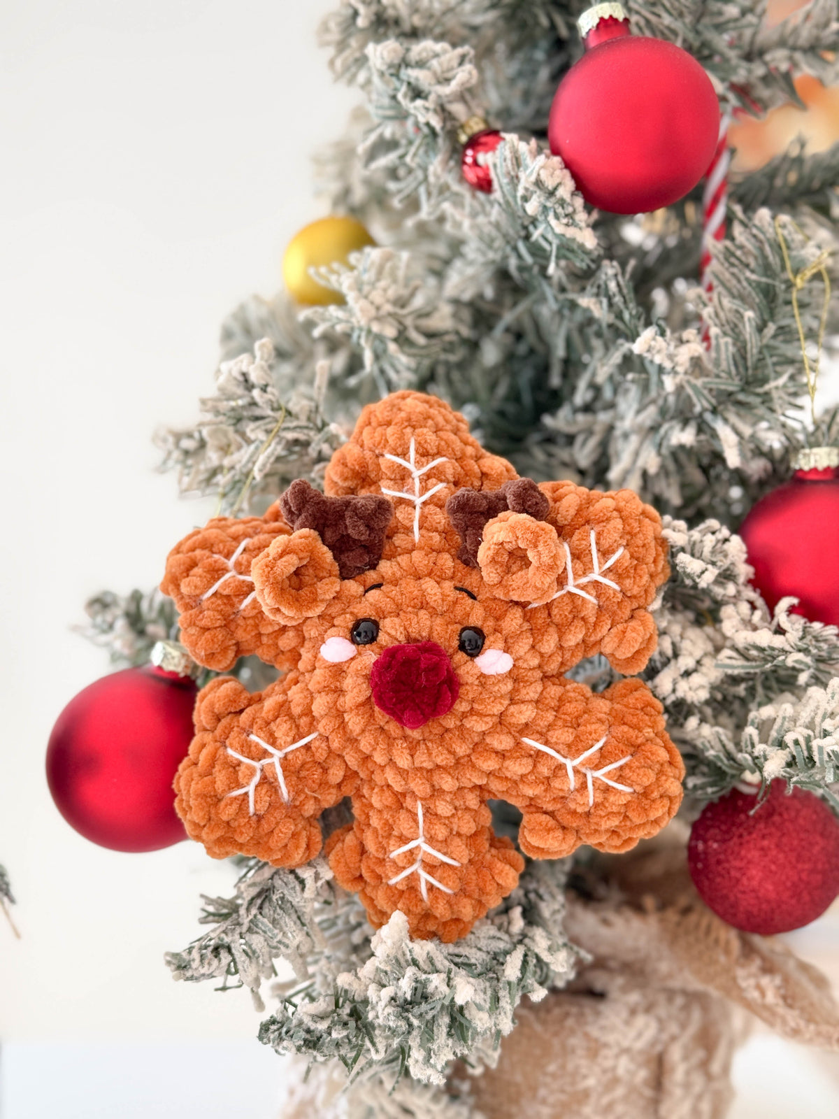 Rnata-Crochet Snowflake: Santa, Gingerbread, Snowman & Reindeer Pattern (PDF)