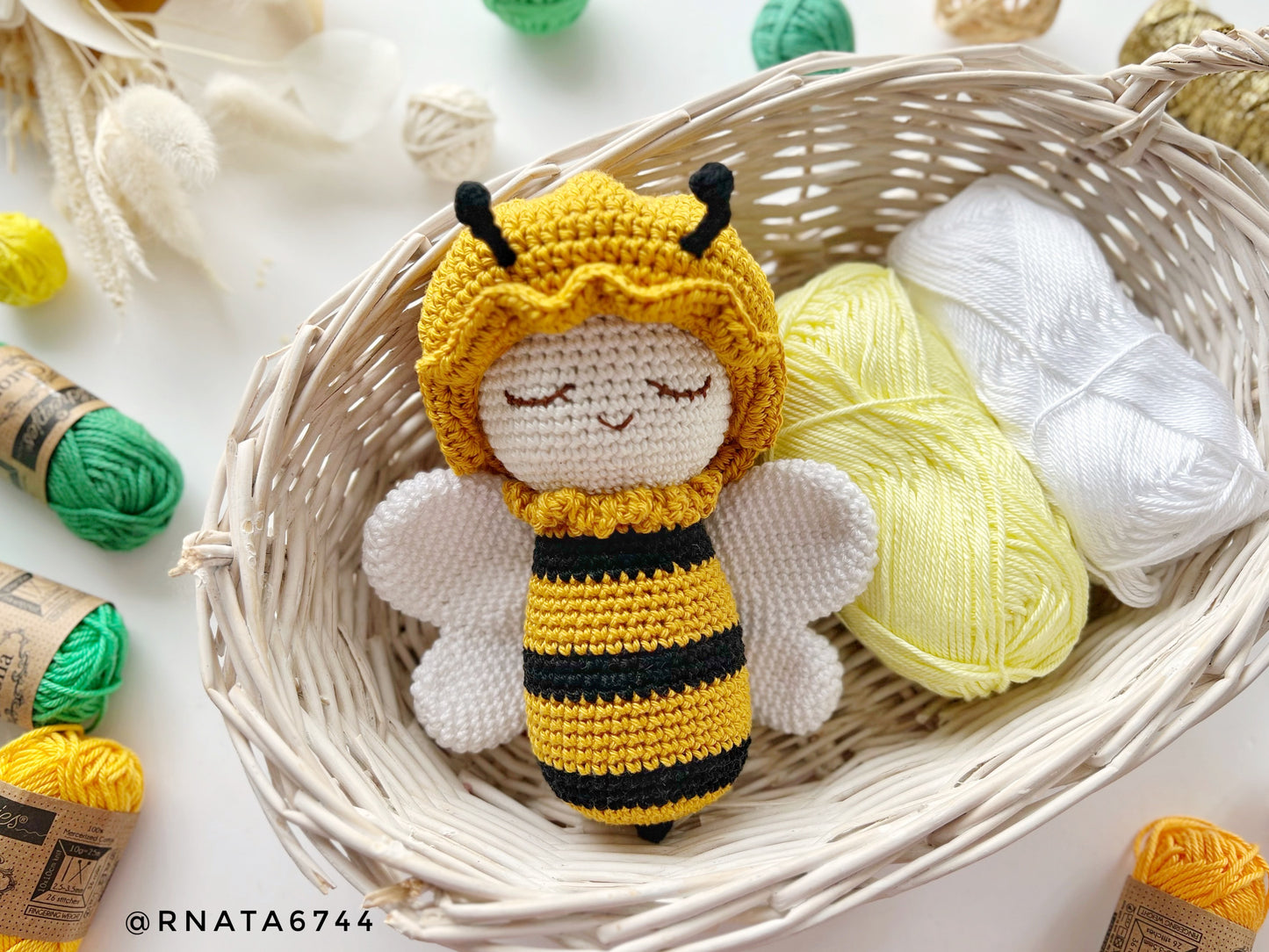 Rnata - Cosy Bee Crochet Pattern Free PDF